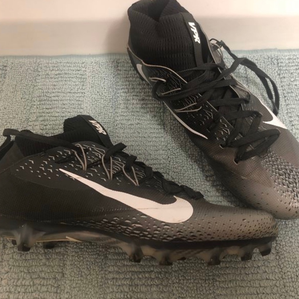 Nike football cleats men’s 10.5
